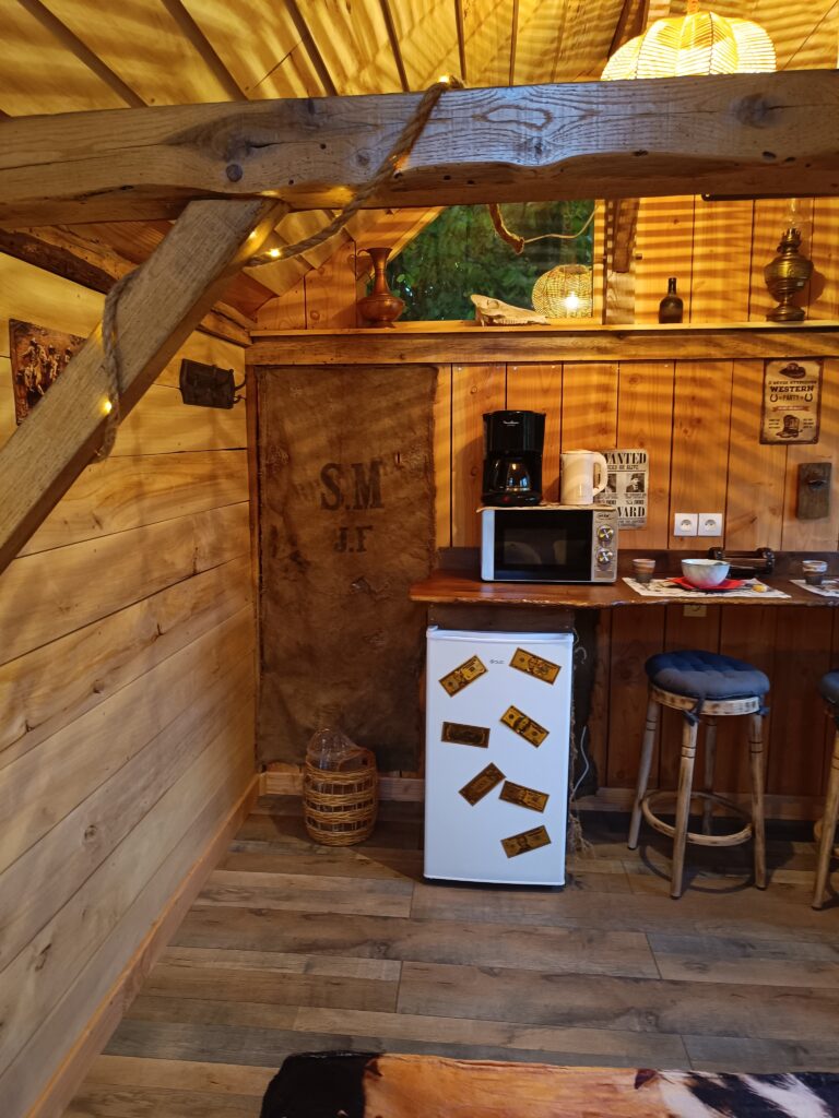 logement insolite en Auvergne en pleine nature